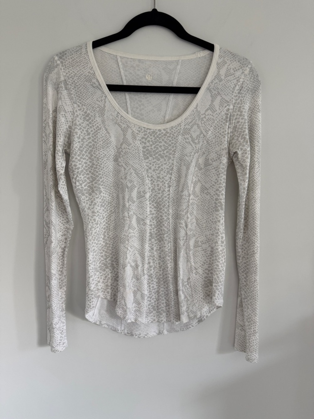 Lululemon Between the Lines Long Sleeve Scoop Neck Top in Snake Print Women sz M - Picture 8 of 13